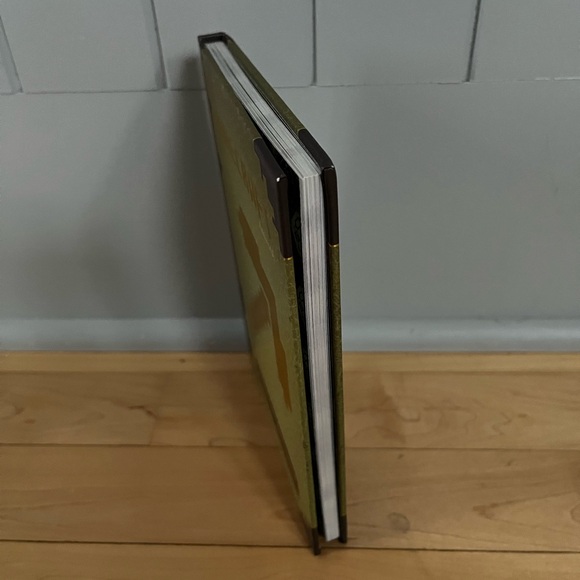 Minecraft Essential Handbook - Picture 3 of 3